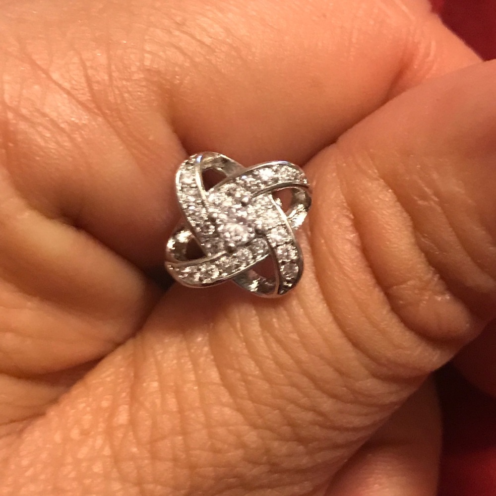 New Beautiful earrings *re ordered* - Picture 3 of 3